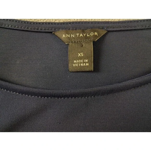 ⭐ Ann Taylor Women’s Navy Blouse Size XS Bell Sleeve Ruffle Scoop Neck - Picture 4 of 9